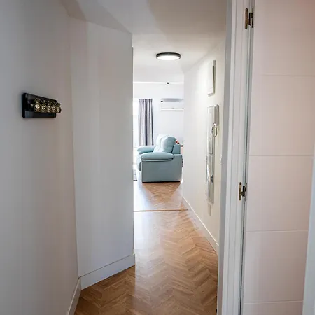 Flat 1 *
