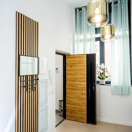 Flat 1 Apartment *